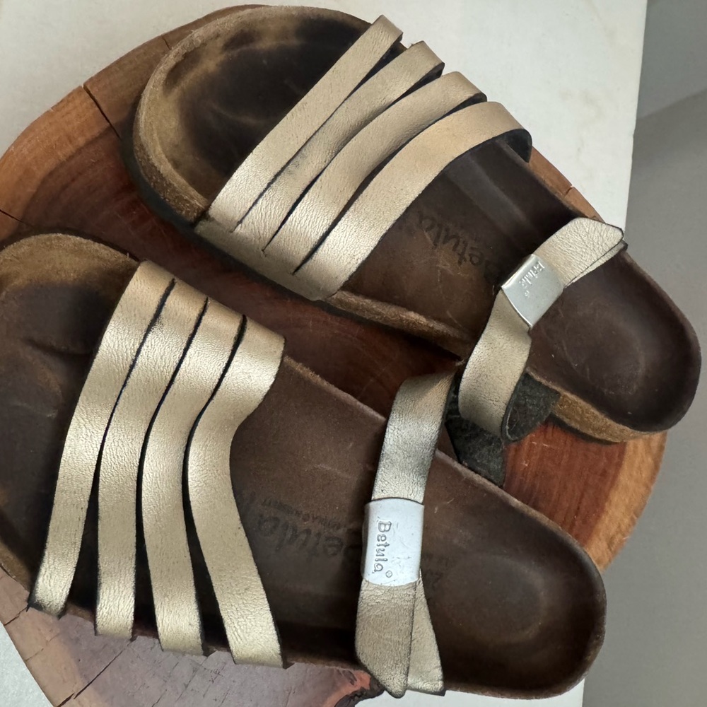 Betula by Birkenstock size 39 wide Metallic Strappy
